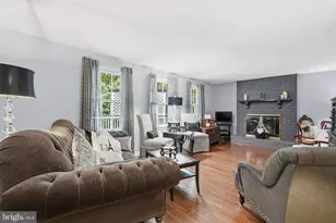 6121 Queens Brigade Ct, Fairfax, VA 22030 - Photo 5
