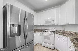 2711 Bellforest Ct, Vienna, VA 22180 - Photo 5