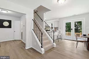 6015 Chestnut Hollow Ct, Centreville, VA 20121 - Photo 9
