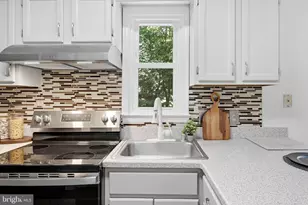 6015 Chestnut Hollow Ct, Centreville, VA 20121 - Photo 3