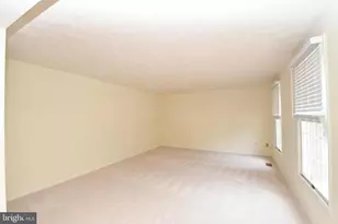 8017 Diving Cliff Ln, Springfield, VA 22153 - Photo 7