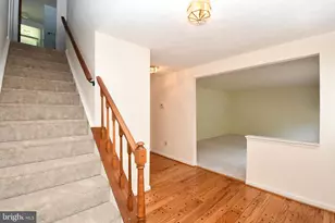 8017 Diving Cliff Ln, Springfield, VA 22153 - Photo 3