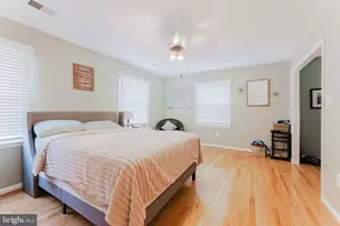 8001 Bethelen Woods Ln, Springfield, VA 22153 - Photo 9