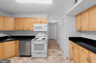 9721 Kings Crown Ct, Fairfax, VA 22031 - Photo 9