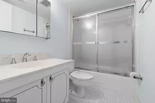 9721 Kings Crown Ct, Fairfax, VA 22031 - Photo 17