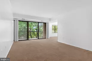 9721 Kings Crown Ct, Fairfax, VA 22031 - Photo 3