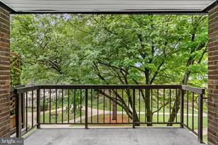 9721 Kings Crown Ct, Fairfax, VA 22031 - Photo 7