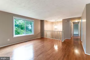 5906 Oak Leather Dr, Burke, VA 22015 - Photo 5