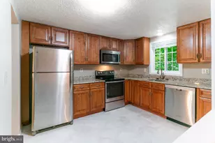 5906 Oak Leather Dr, Burke, VA 22015 - Photo 9