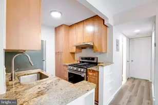 4917 Americana Dr, Annandale, VA 22003 - Photo 13