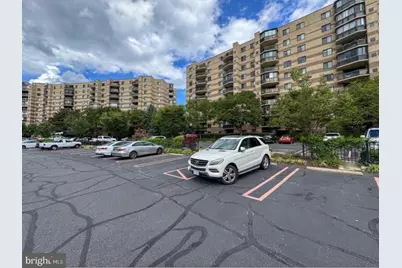 8340 Greensboro Drive #708, McLean, VA 22102 - Photo 3