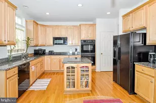 9910 E Hill Dr, Lorton, VA 22079 - Photo 7