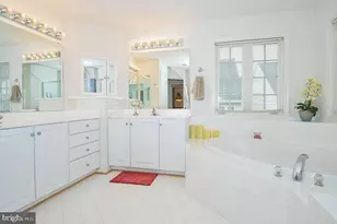 9910 E Hill Dr, Lorton, VA 22079 - Photo 11