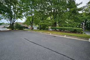 6519 Kemper Lakes Ct, Alexandria, VA 22312 - Photo 13