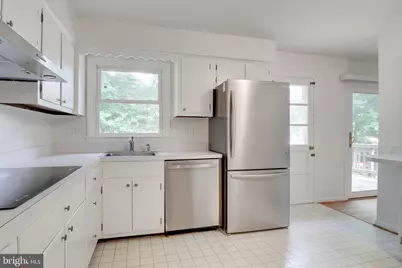 203 Locust Street SW, Vienna, VA 22180 - Photo 3