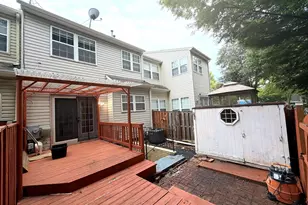 5944 Raina Dr, Centreville, VA 20120 - Photo 3