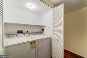 9705 Kings Crown Ct, Fairfax, VA 22031 - Photo 13