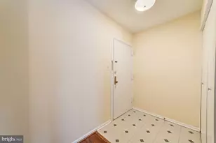 9705 Kings Crown Ct, Fairfax, VA 22031 - Photo 3