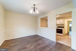 9705 Kings Crown Ct, Fairfax, VA 22031 - Photo 11