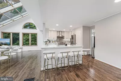 8424 Holly Leaf Drive, McLean, VA 22102 - Photo 9