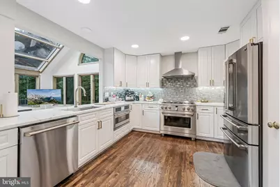 8424 Holly Leaf Drive, McLean, VA 22102 - Photo 11