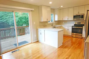 10315 Cherry View Ct, Oakton, VA 22124 - Photo 7