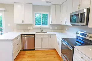 10315 Cherry View Ct, Oakton, VA 22124 - Photo 5