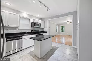 1649 Bennington Hollow Ln, Reston, VA 20194 - Photo 7