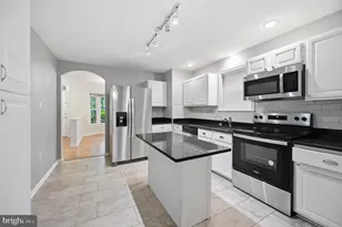 1649 Bennington Hollow Ln, Reston, VA 20194 - Photo 5