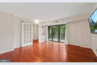 8370 Greensboro Drive #402, McLean, VA 22102 - Photo 5