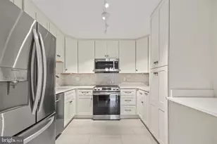 8370 Greensboro Dr, McLean, VA 22102 - Photo 11