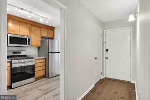 2251 Hunters Run Dr, Reston, VA 20191 - Photo 7