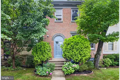 2836 Kelly Square, Vienna, VA 22181 - Photo 1