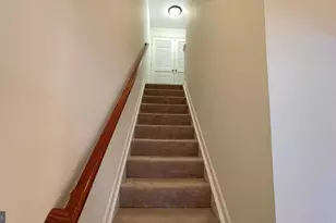 6076 Wicker Ln, Centreville, VA 20121 - Photo 9