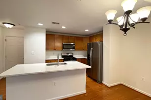 6076 Wicker Ln, Centreville, VA 20121 - Photo 7