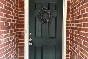 6076 Wicker Ln, Centreville, VA 20121 - Photo 3