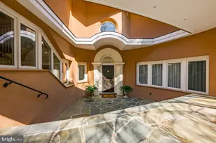 1159 Crest Ln, McLean, VA 22101 - Photo 7