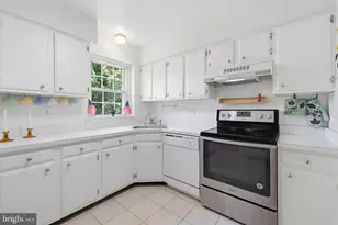 8350 Glastonbury Ct, Annandale, VA 22003 - Photo 11