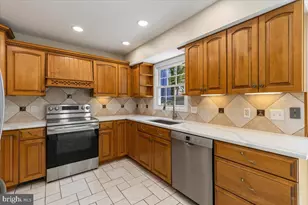 13117 Mercury Ln, Fairfax, VA 22033 - Photo 15