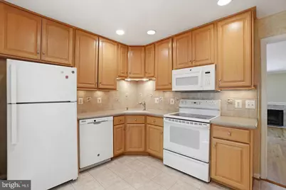 2391 Hunters Square Court, Reston, VA 20191 - Photo 7