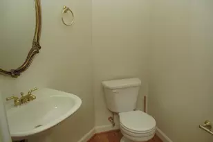 8176 Skelton Cir, Falls Church, VA 22042 - Photo 9