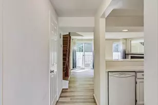 11924 Redtree Way, Reston, VA 20194 - Photo 5