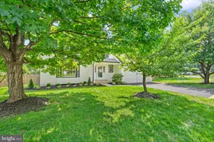13458 Stream Valley Dr, Chantilly, VA 20151 - Photo 3