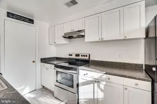 4418 Pembrook Village Dr, Alexandria, VA 22309 - Photo 9