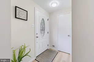 3113 Pebble Hill Ln, Fairfax, VA 22031 - Photo 17