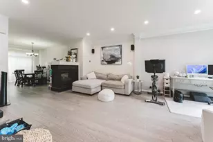 4577 Derring Ln, Fairfax, VA 22030 - Photo 5