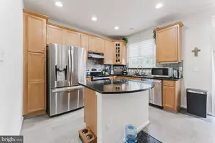 4577 Derring Ln, Fairfax, VA 22030 - Photo 3