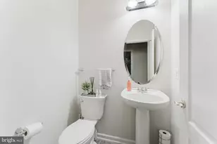 4577 Derring Ln, Fairfax, VA 22030 - Photo 11