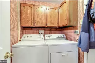 5012 Gainsborough Dr, Fairfax, VA 22032 - Photo 7