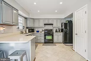 8606 Rocky Gap Ct, Lorton, VA 22079 - Photo 13